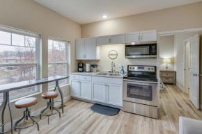 Lake Ozark Apartment with Balcony Less Than 1 Mi to Water!